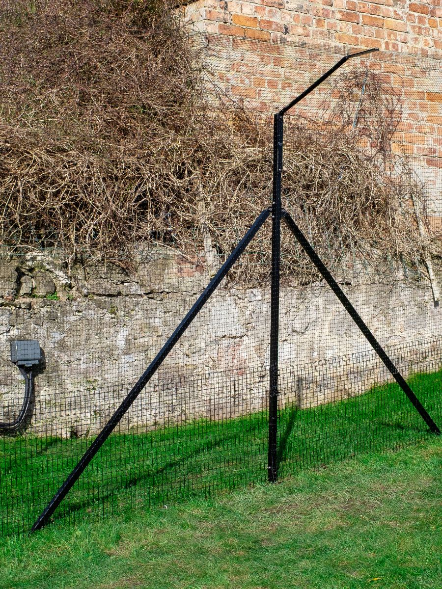 Poteau de clôture pour chats pour gazon ProtectaPet® 