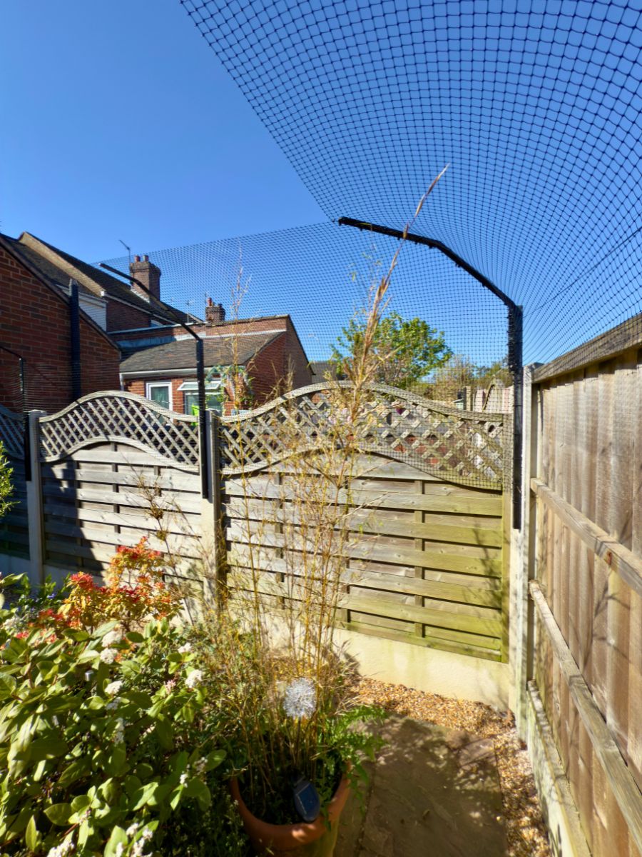 ProtectaPet® Pfosten für Katzenzaun-Systeme