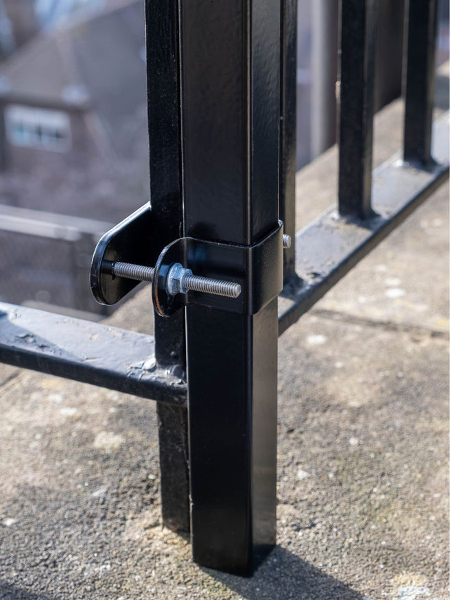 ProtectaPet® Pfosten für Katzengehege an Geländern