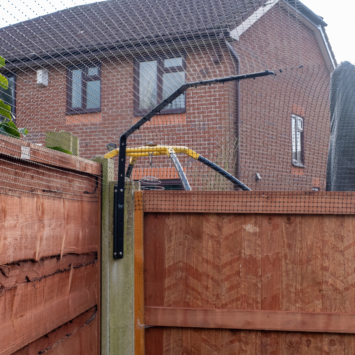 Extra Long Bracket Internal Corner on Concrete Post