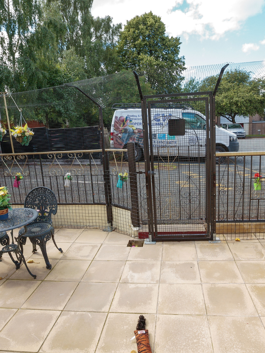 ProtectaPet® Einzelnes Katzengehege-Tor für Terrassenmontage