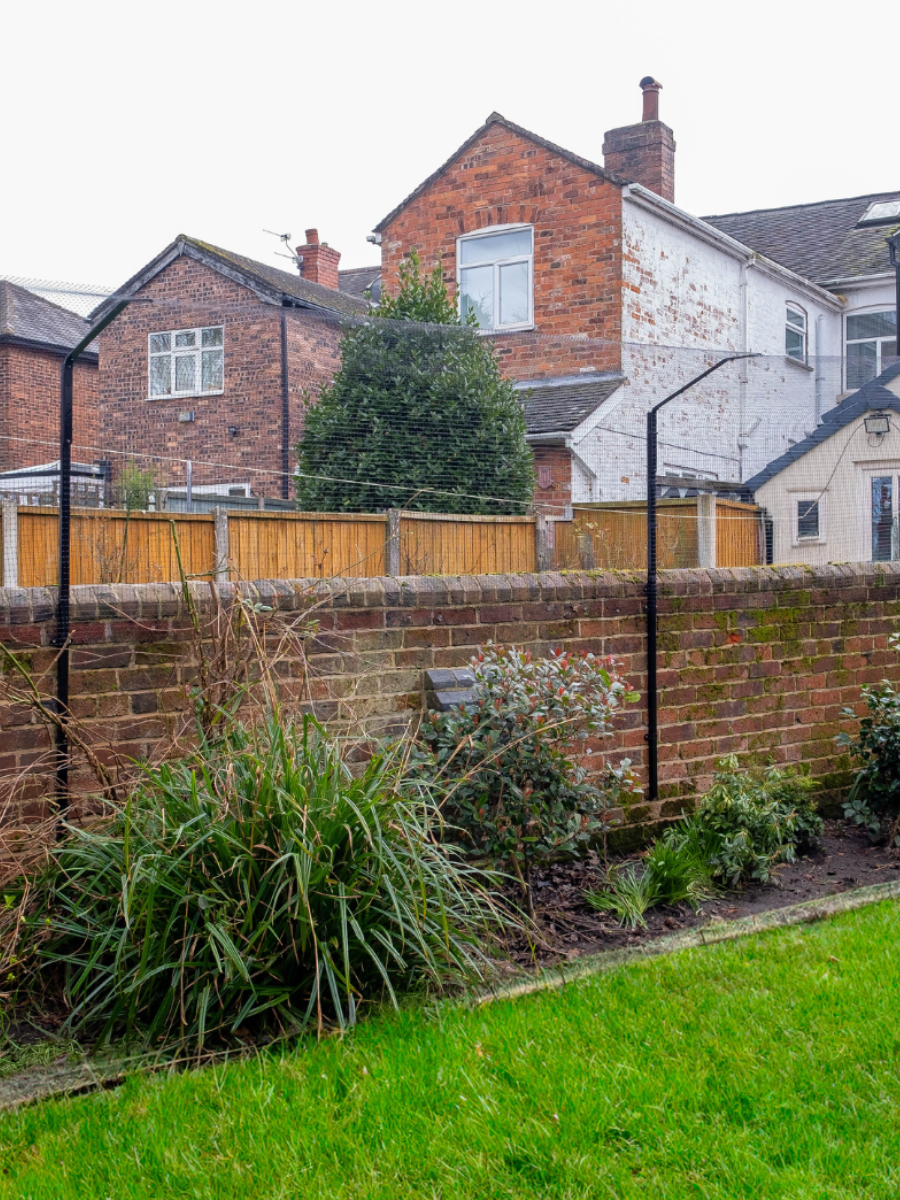 ProtectaPet® Pfosten für Katzenzaun-Systeme