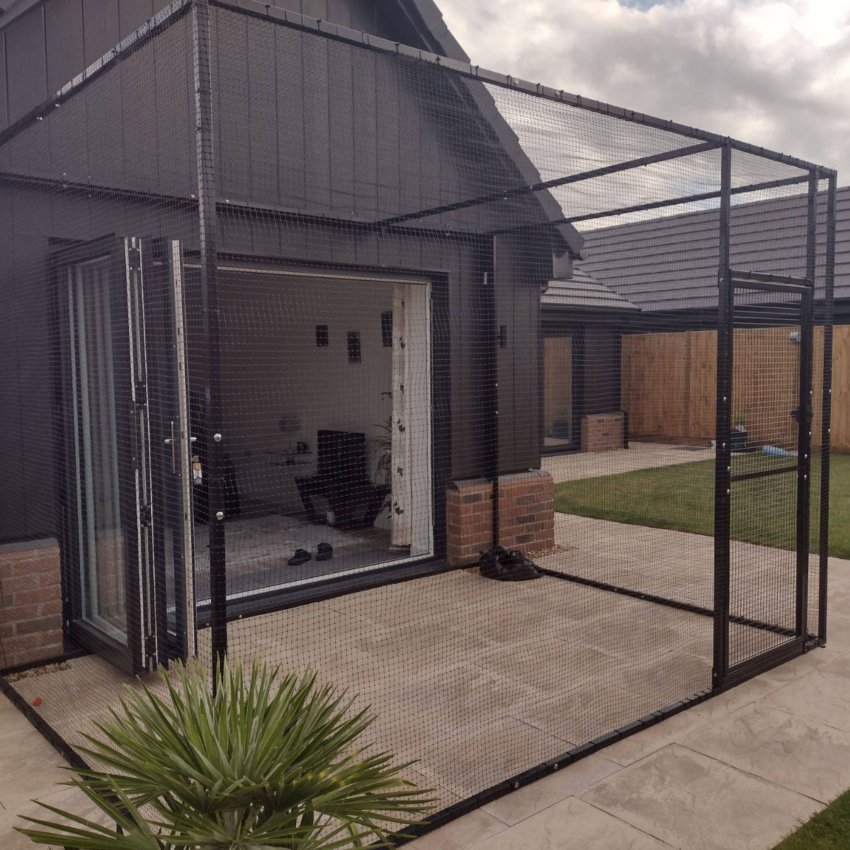 Kit d’enclos pour chats Catio ProtectaPet® à structure en acier (3,6 m x 2,4 m)